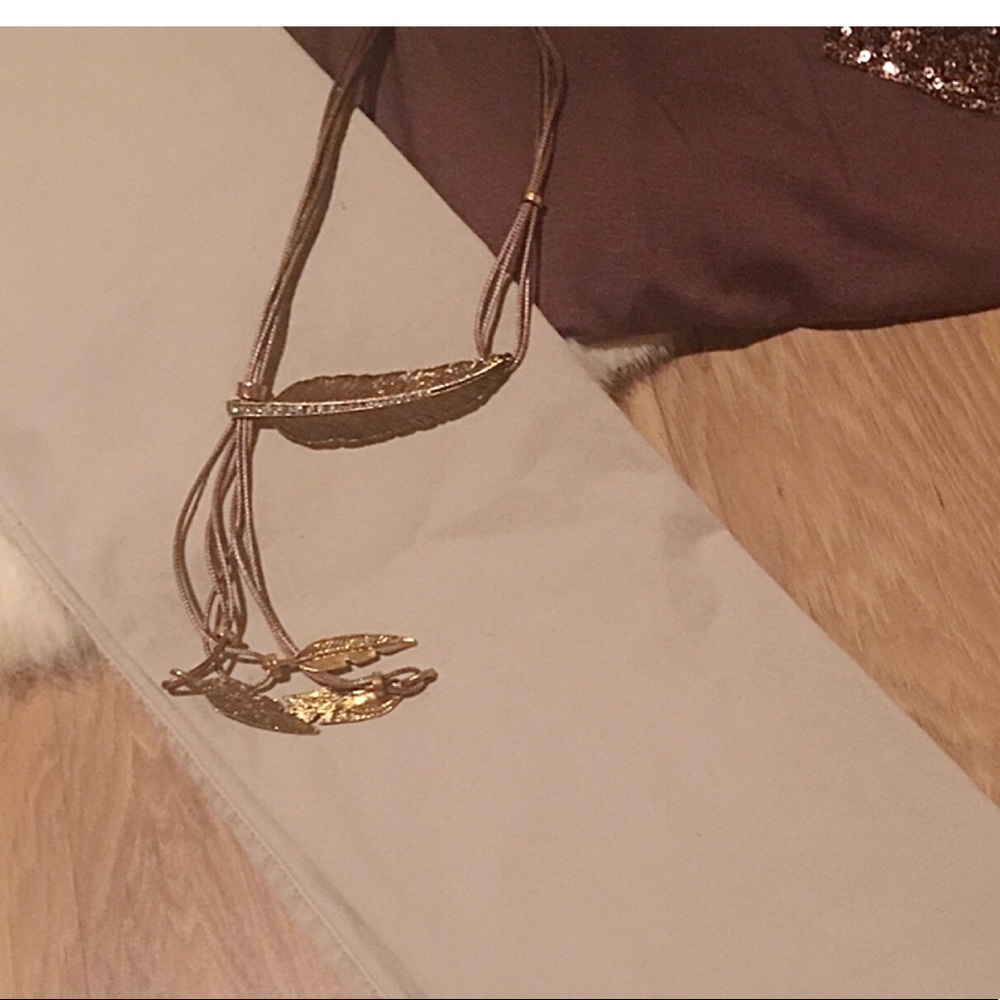 🖤NWT•••  Boho Feather Necklace - Picture 3 of 3